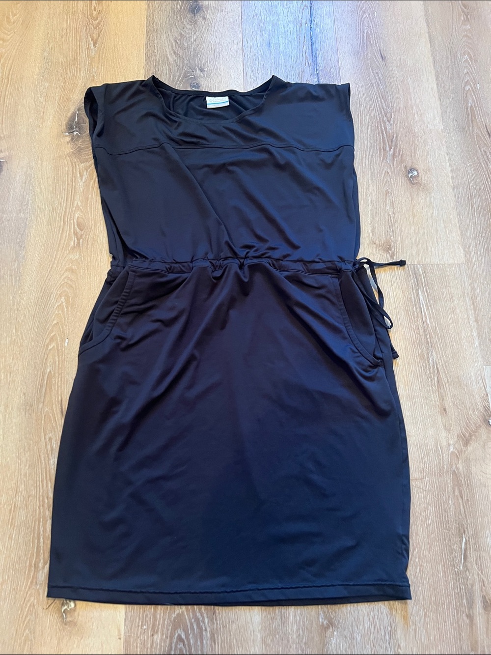 Columbia Small Black Drawstring Waist Casual Dress has pockets!